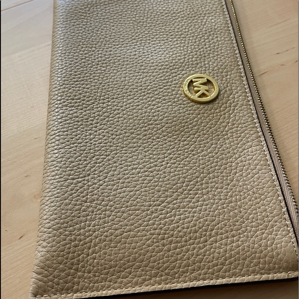 Michael Kors Clutch
